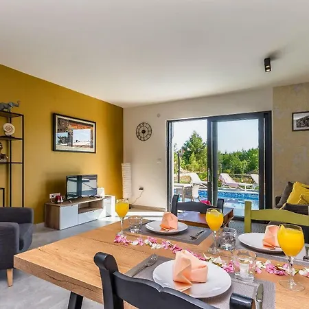 Adriana Ii Apartment Srima