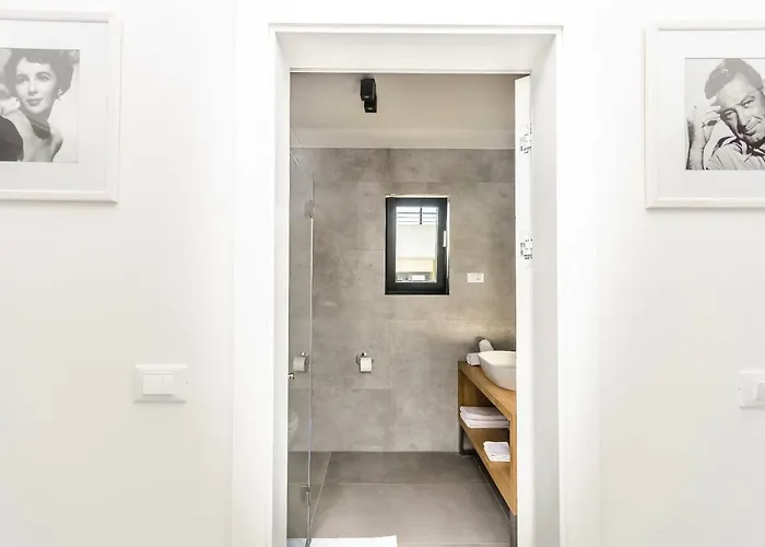 Adriana Ii * סרימה